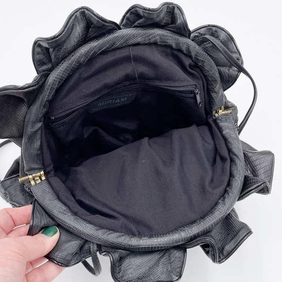 Vintage 80s Miriam Black Leather Ruffle Trim Textured Beaded Clam Shell Purse - Picture 7 of 10